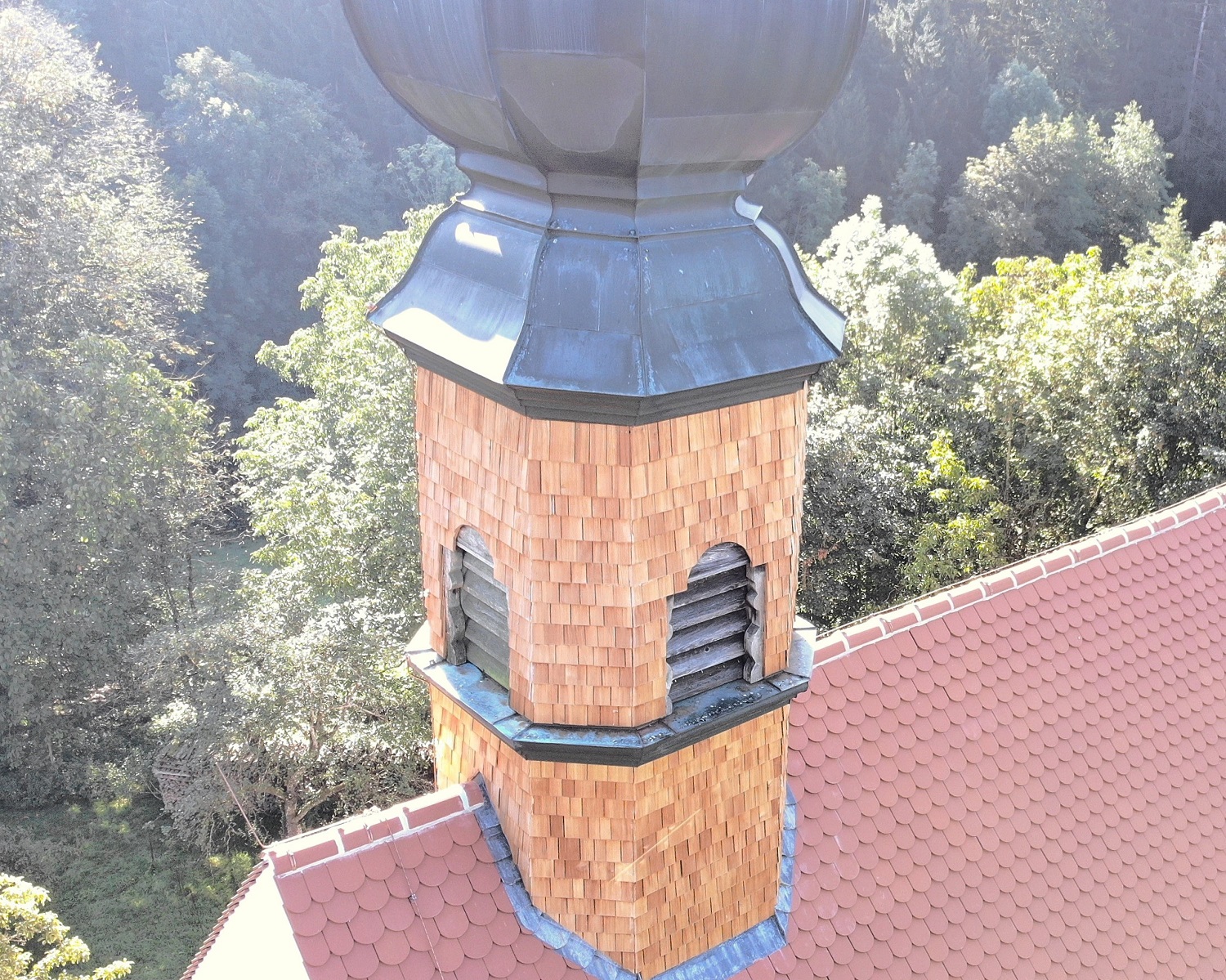 Kirche Pürgl: Eindeckung Turm mit Holzschindeln